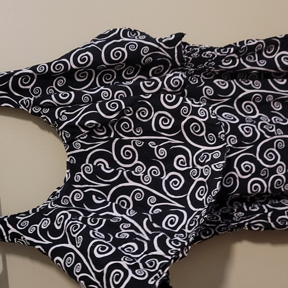 Maxi dress that cinches in all the right places - Picture 2 of 5